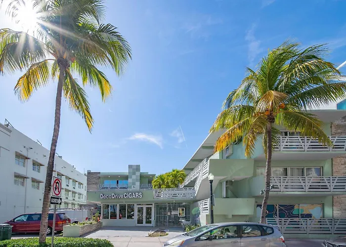 Deco Beachside Apt, W/2 Queen Beds, Washer/Dryer